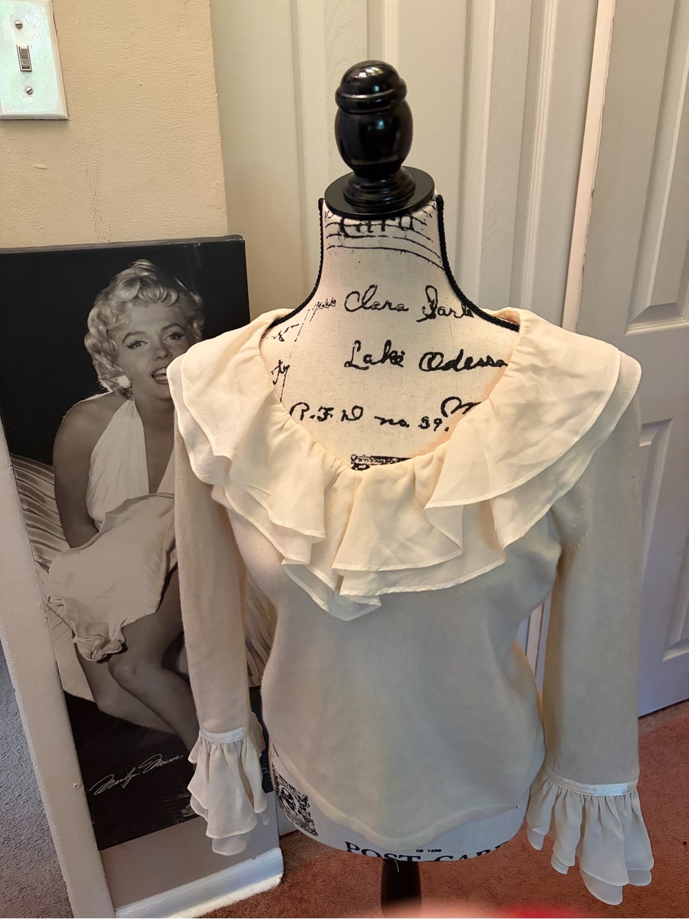 Bloomingdale's Kashmir Cream Ruffle Collar Blouse M